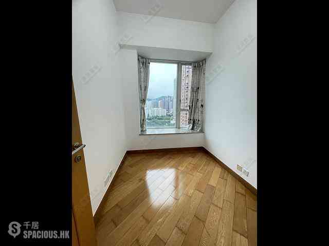 Tai Kok Tsui - Harbour Green Tower 3 09