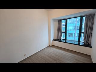 Mid Levels West - 80 Robinson Road 08