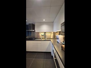 Mid Levels West - 80 Robinson Road 05