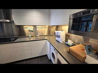 Mid Levels West - 80 Robinson Road 06