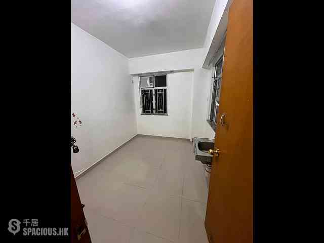 Wan Chai - Ko Wah Building(Go Wah Mansion) 02