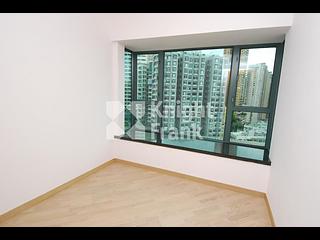 Mid Levels West - 80 Robinson Road 05