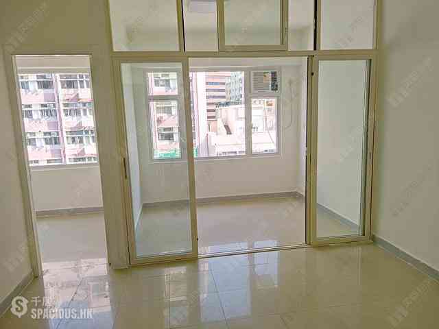 Wan Chai - Lap Hing Building 03