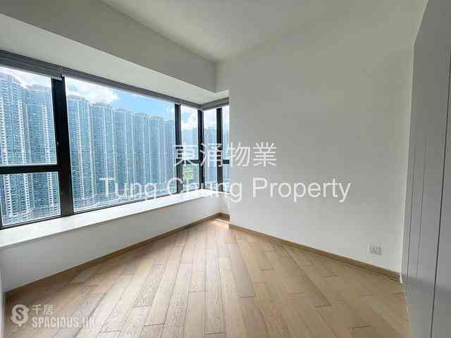 Tung Chung - The Visionary Tower 10 06