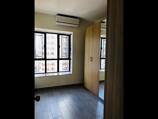 Mid Levels Central - Elegant Terrace Block 2 07