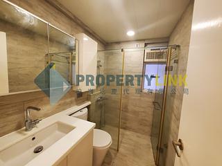 Mid Levels Central - Elegant Terrace 02
