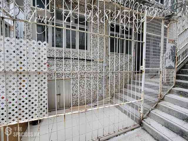 Wan Chai - Man Tung Building 02