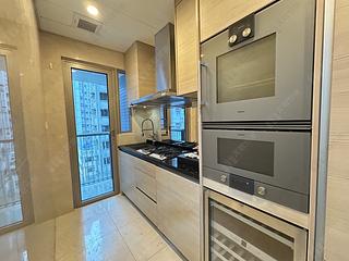 Wan Chai - The Avenue 10