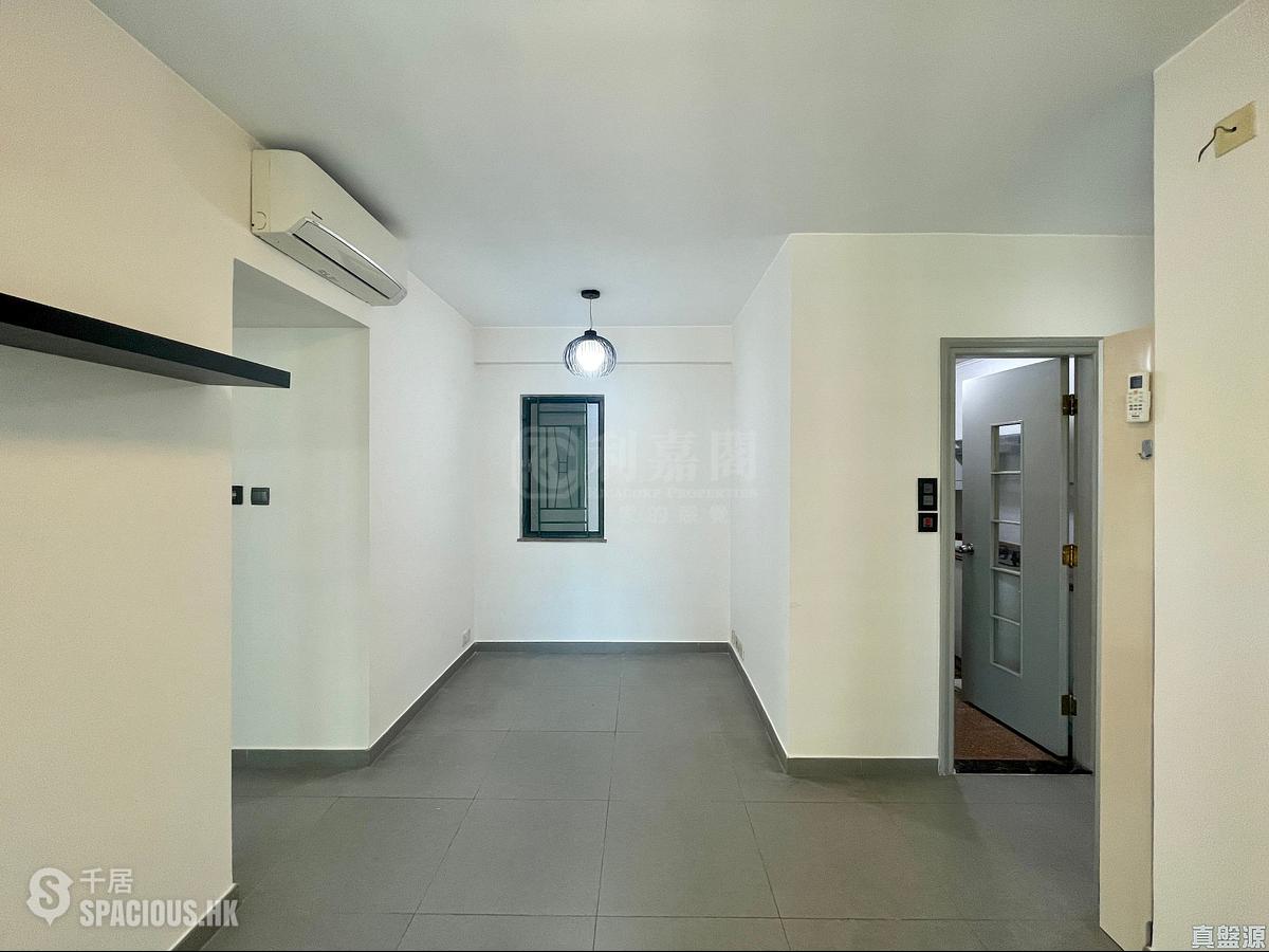 Tseung Kwan O - The Metro City Phase 2 Block 11 01