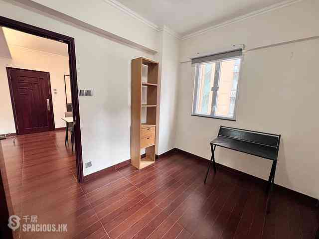 Wan Chai - King Sing House 06