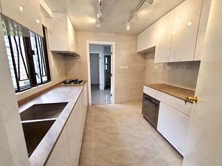 Mid Levels Central - Yukon Court 07