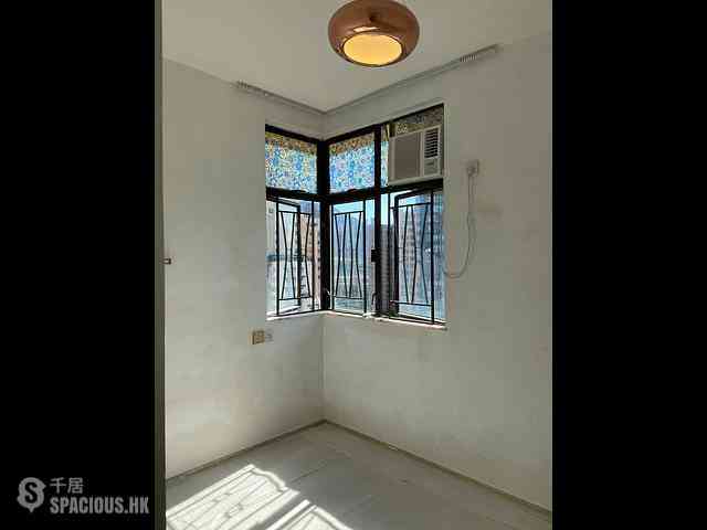 Tai Hang - Dragon Centre Block 2 03