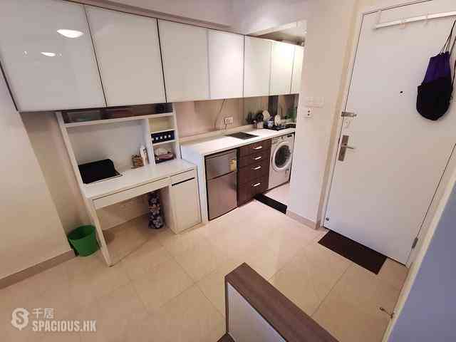 Sai Ying Pun - 220, Queen's Road West 02