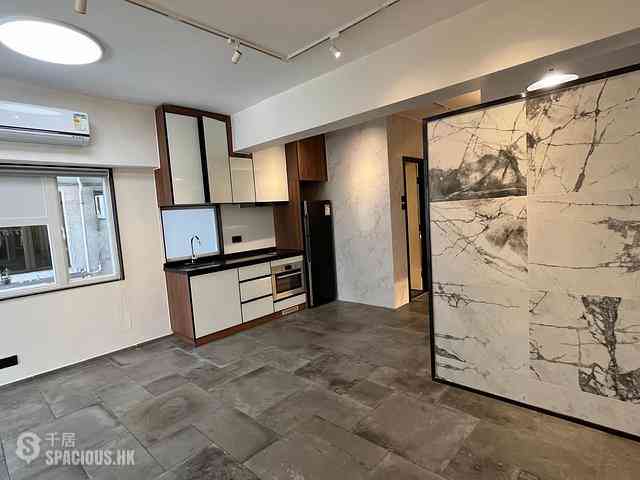Kennedy Town - Luen Tak Apartments 01