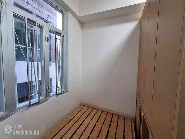 Sai Ying Pun - 150, Des Voeux Road West 03