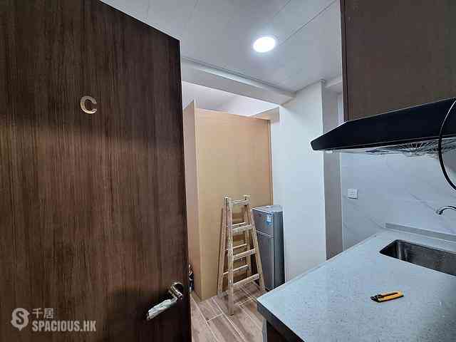 Sai Ying Pun - 150, Des Voeux Road West 04