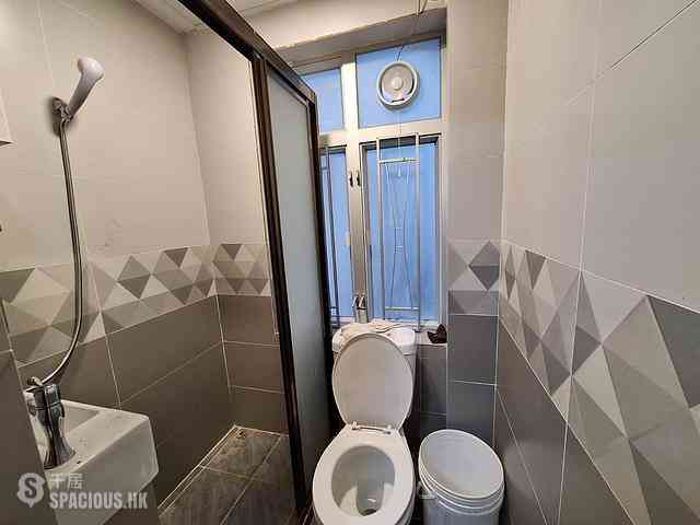 Sai Ying Pun - 150, Des Voeux Road West 06