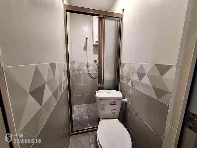 Sheung Wan - 120, Des Voeux Road West 04