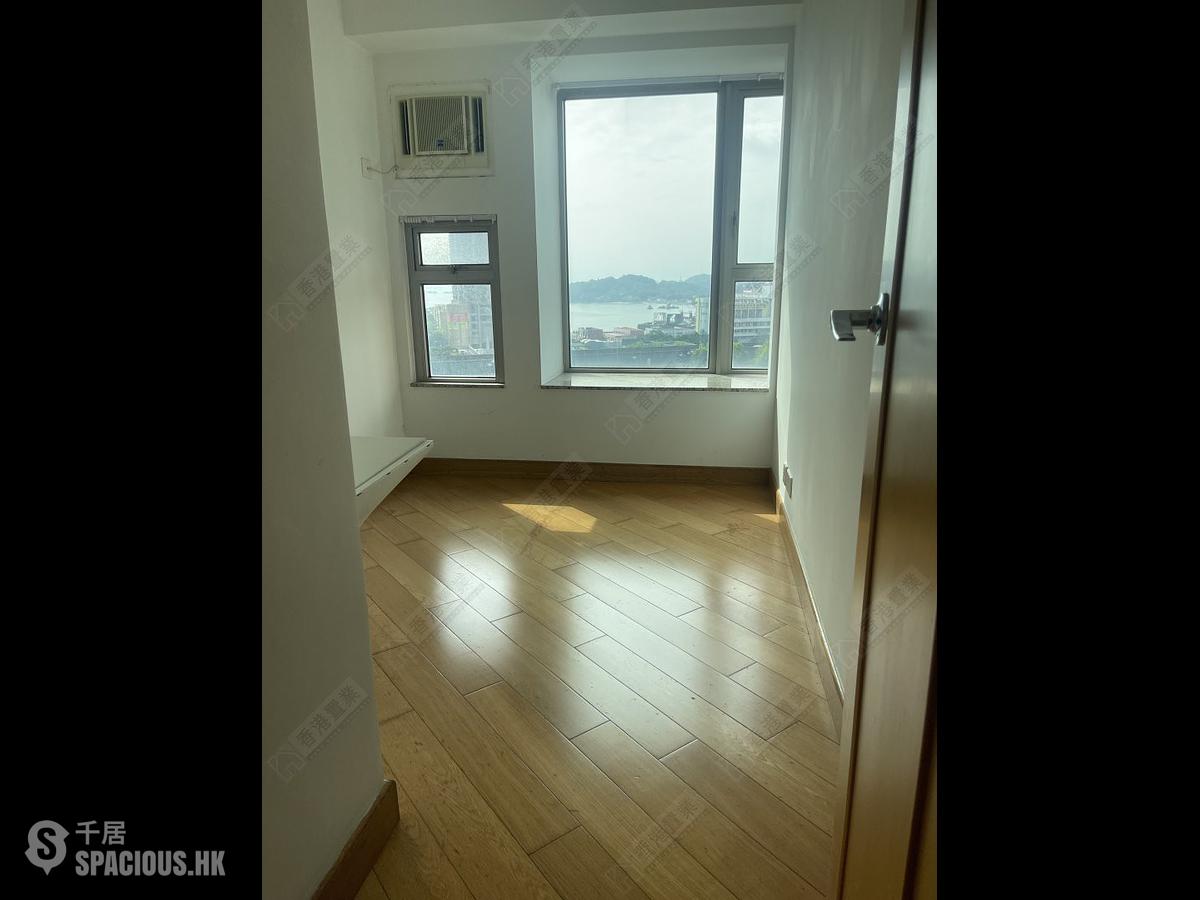 Tai Kok Tsui - Harbour Green 01