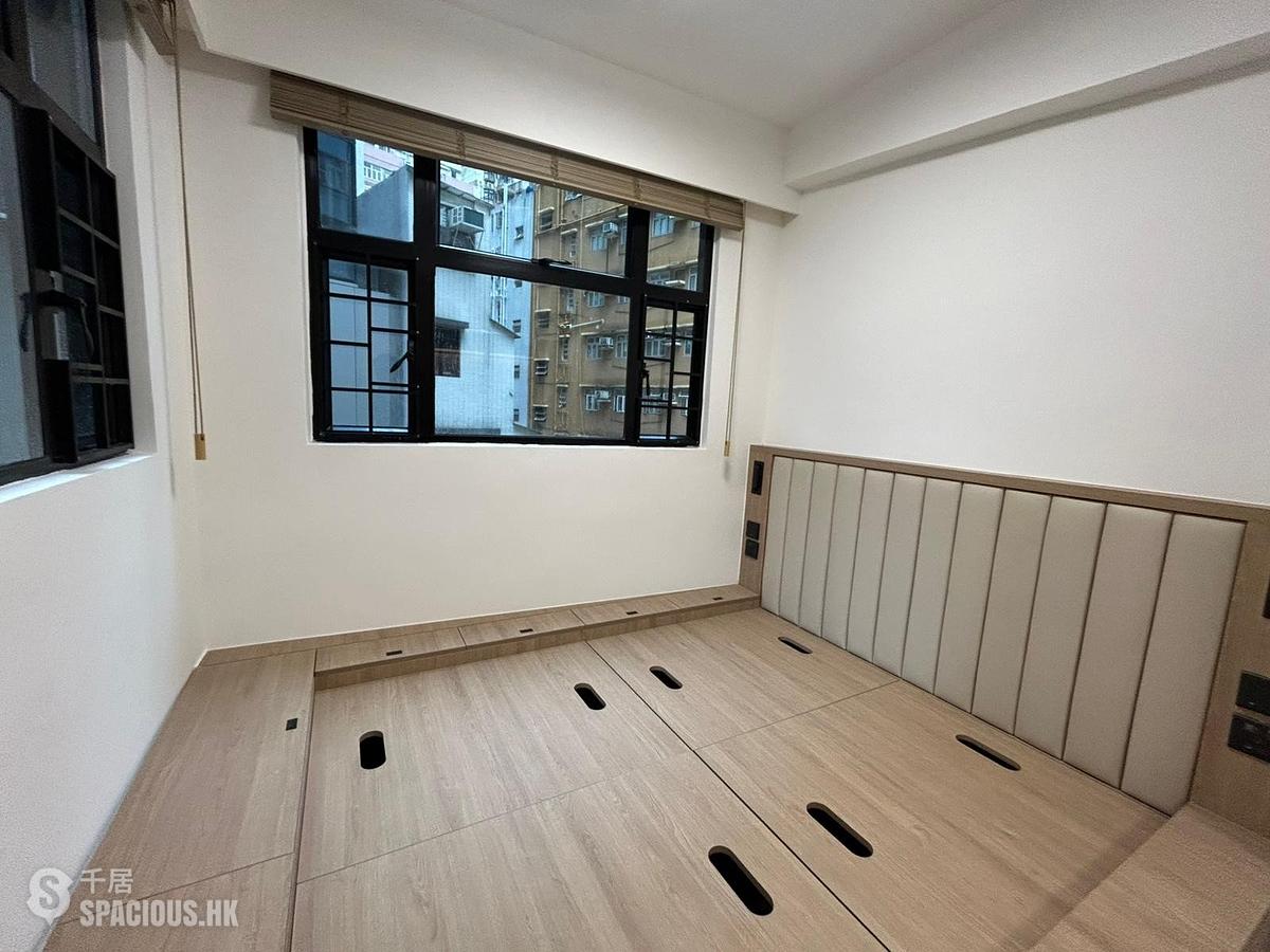 Sheung Wan - 64, Bonham Strand 01