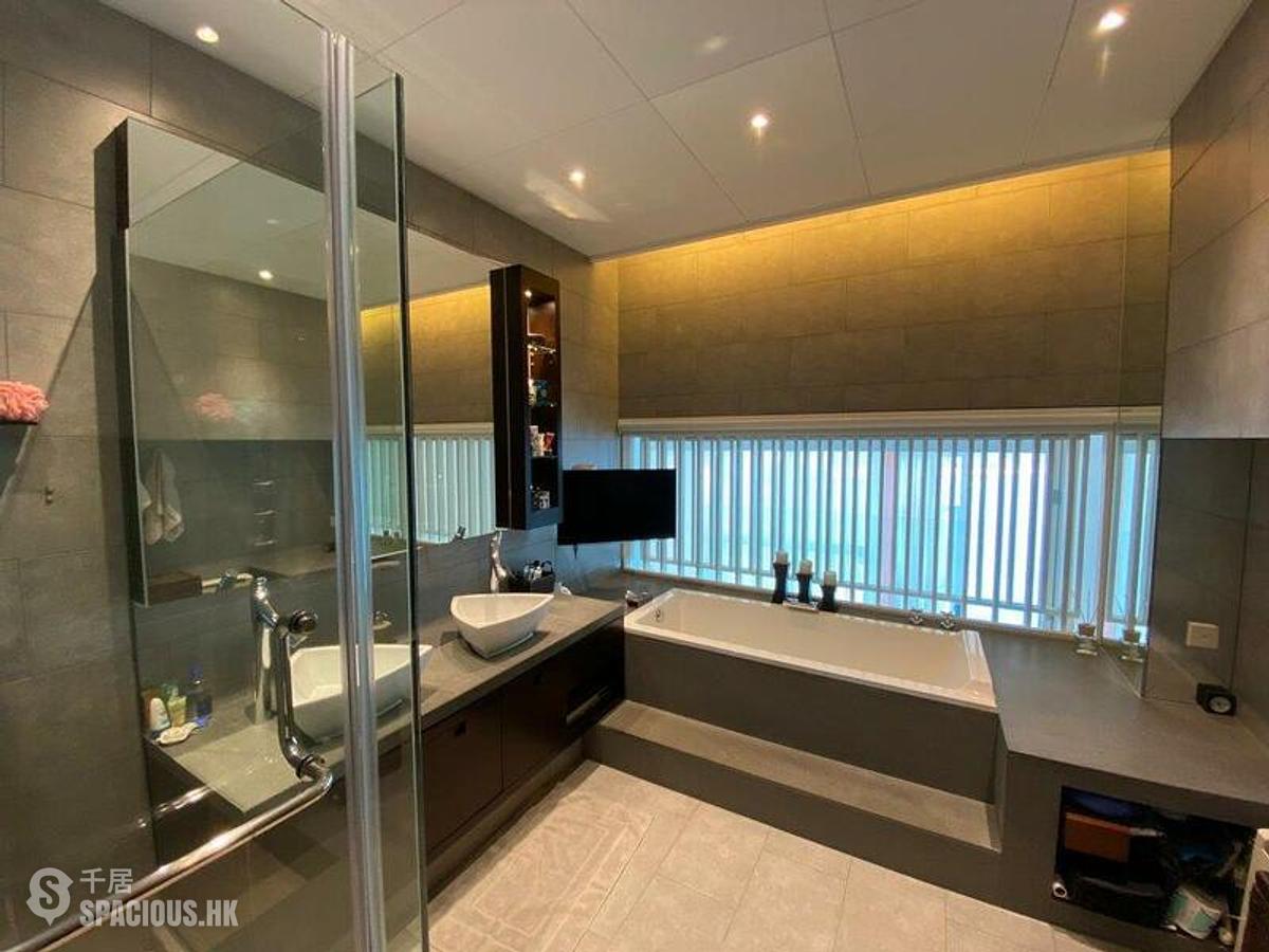 Chung Hom Kok - Cypresswaver Villas 01