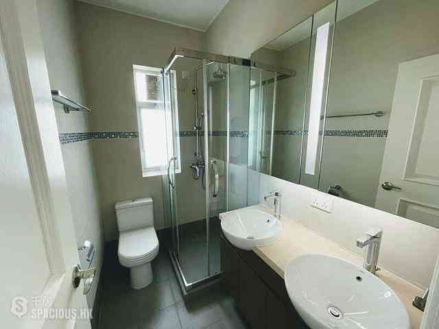 Chung Hom Kok - Villa Piubello 03