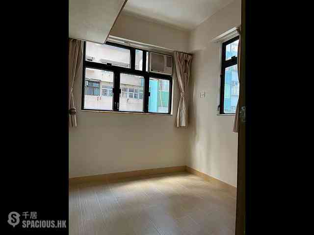 Kennedy Town - Luen Yau Apartments 01