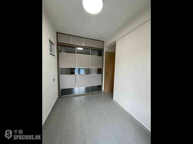 Tseung Kwan O - Tseung Kwan O Plaza Phase 2 Block 5 06
