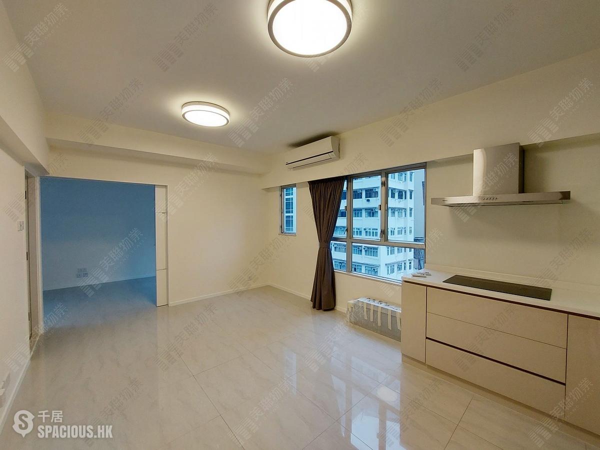 Wan Chai - Lok Moon Mansion 01