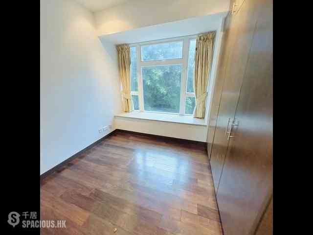 Pok Fu Lam - Villas Sorrento 05