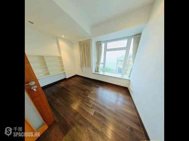 Pok Fu Lam - Villas Sorrento 06