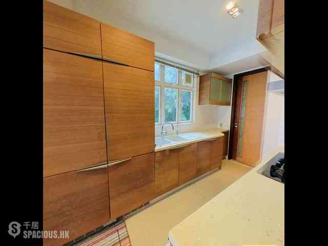 Pok Fu Lam - Villas Sorrento 07
