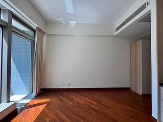 Wan Chai - The Avenue Phase 2 Block 2 03
