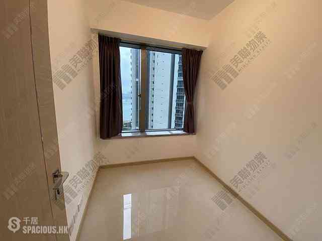 Tsuen Wan - Ocean Pride Phase 3 Block 10 08