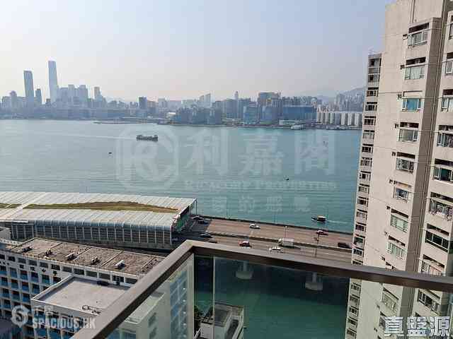 North Point - The Harbourside 01