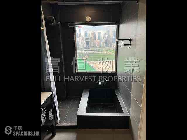 Happy Valley - Winner House 06