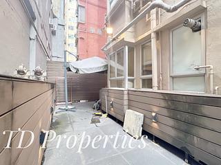 Mong Kok - Fu Wah Building 02