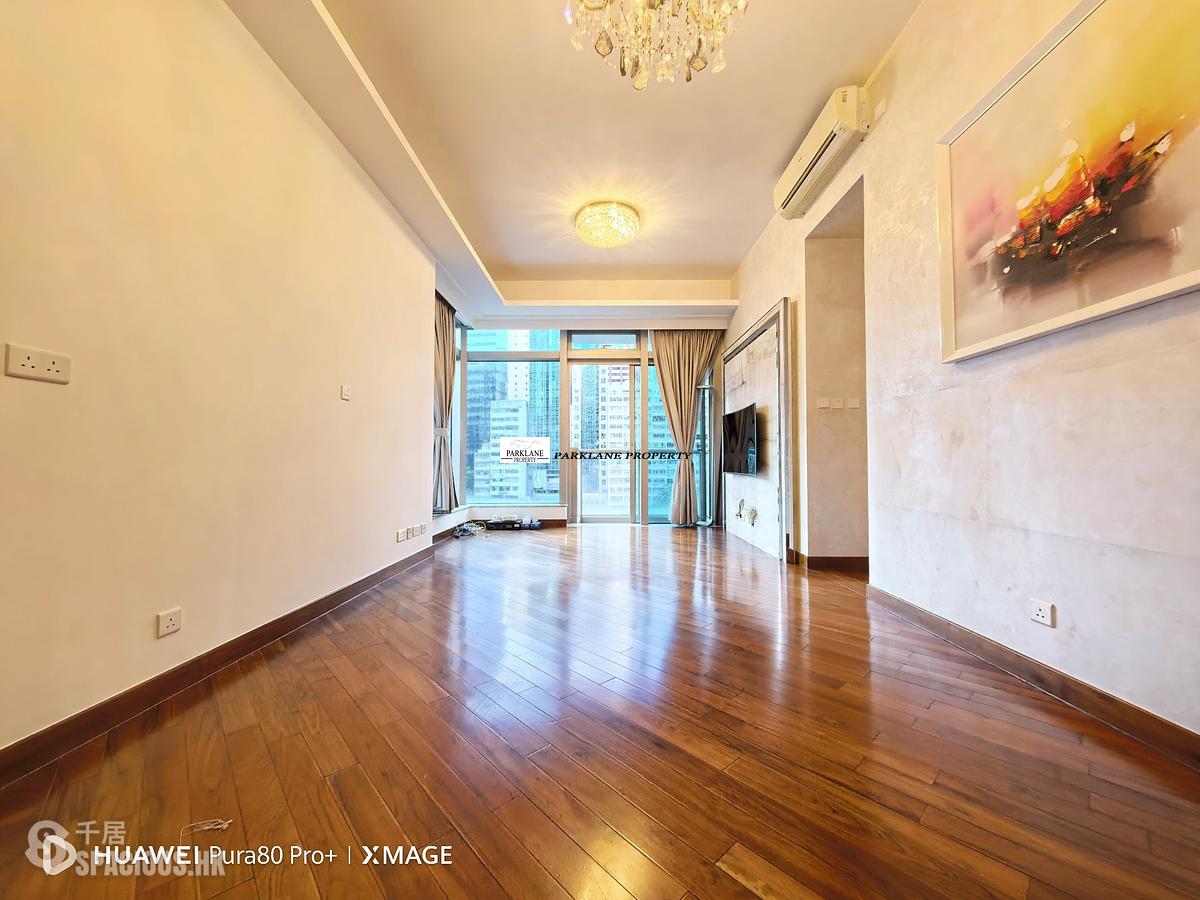Wan Chai - The Avenue 01