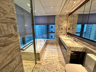 North Point - Victoria Harbour Phase 1B Tower 2 16