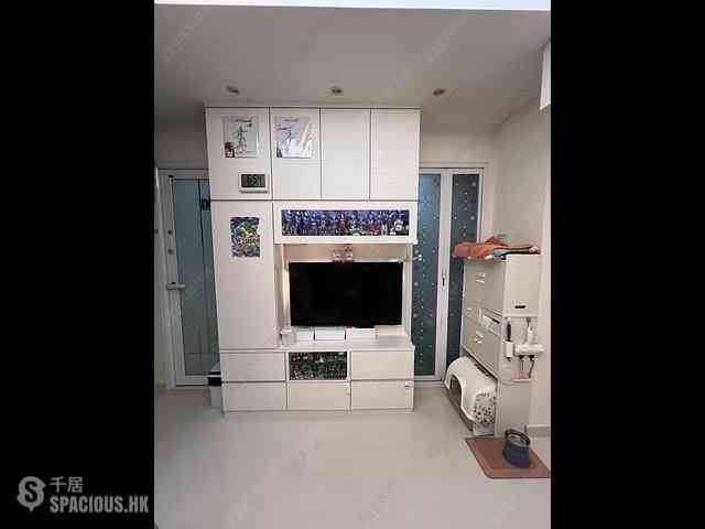 Wan Chai - Vincent Mansion 02