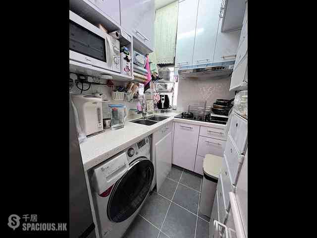 Wan Chai - Vincent Mansion 08