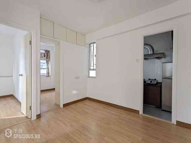 North Point - Fung Cheong Building 06