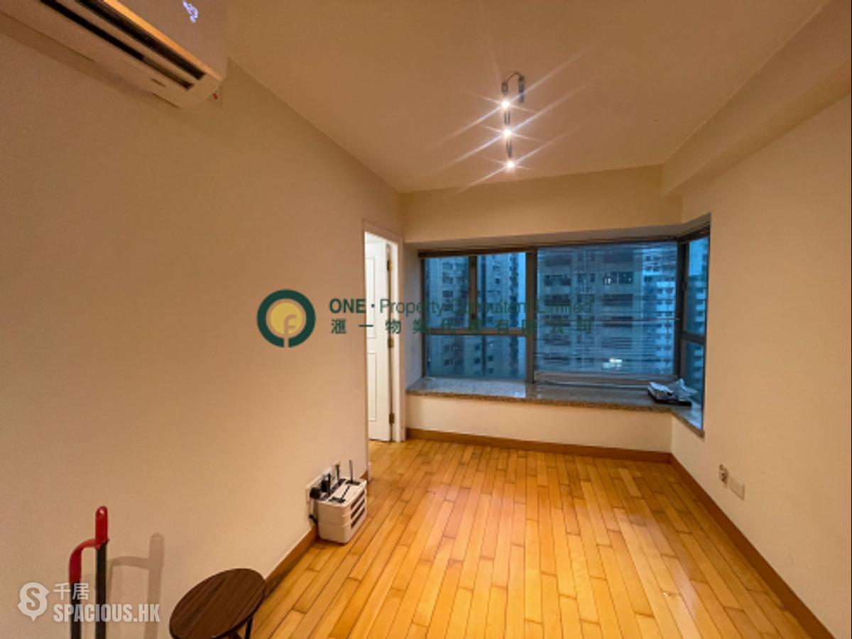 Sheung Wan - Queen's Terrace 01