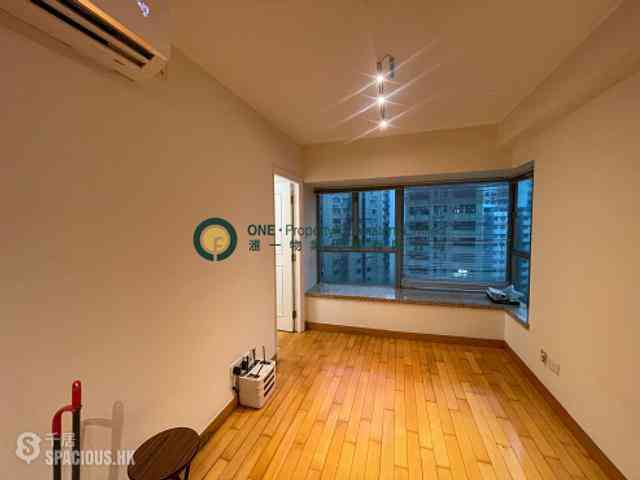 Sheung Wan - Queen's Terrace 01