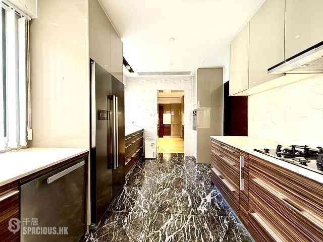 Mid Levels Central - Eva Court 03