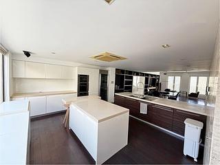 The Peak - Strawberry Hill 12