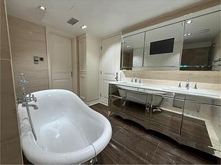 The Peak - Strawberry Hill 15