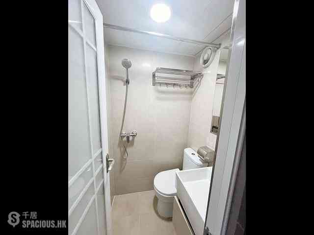 Quarry Bay - Lai Wah Mansion 04