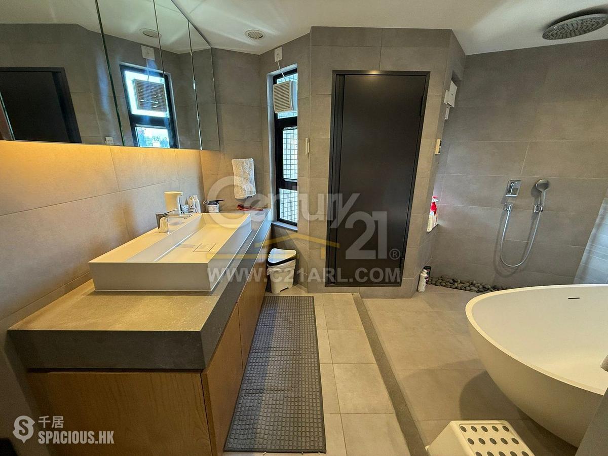Mid Levels Central - Birchwood Place 01