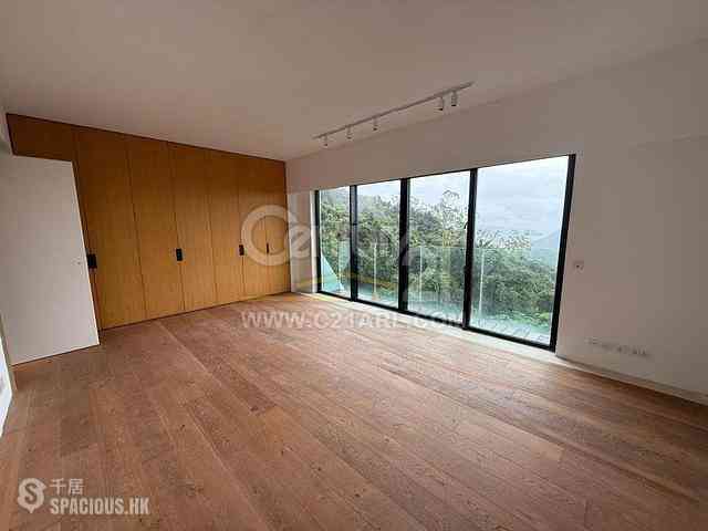 The Peak - Watford Villa 13